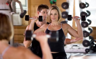 Personal Trainer training a girl